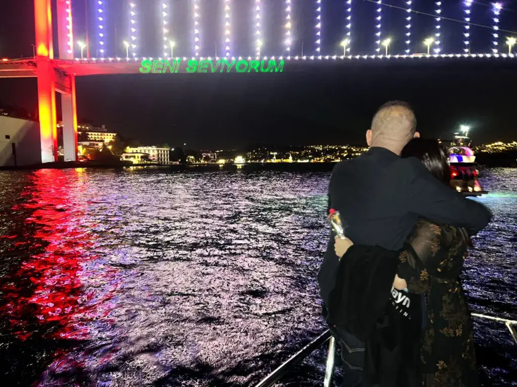 Lazerler Eşliğinde Unutulmayacak Bir Teklif