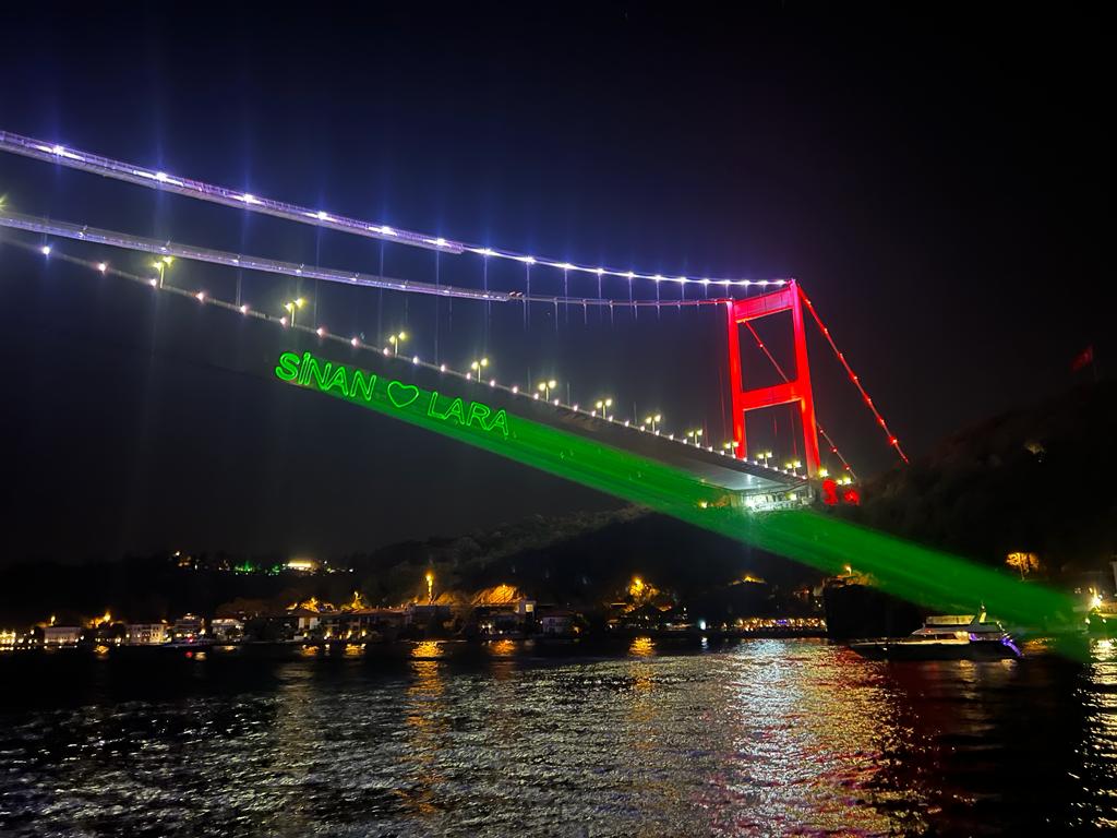 Yatta Evlilik Teklifi: Romantizmin Deniz Üzerindeki Yolculuğu