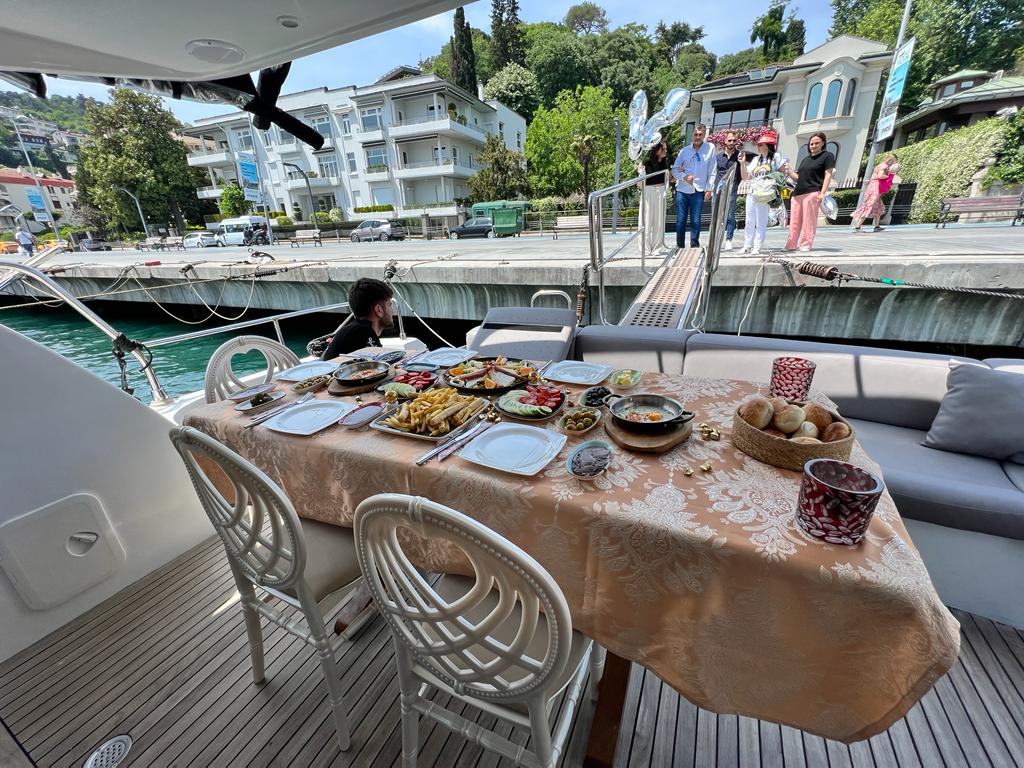 teknede kahvaltı 